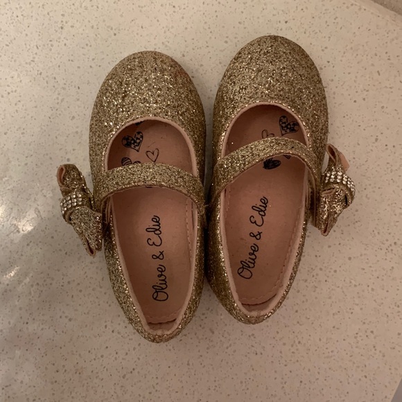 🦋 Olive and Edie Gold Sparkle Pump Heels. Toddler size 6. Excellent Condition!! - Picture 2 of 3